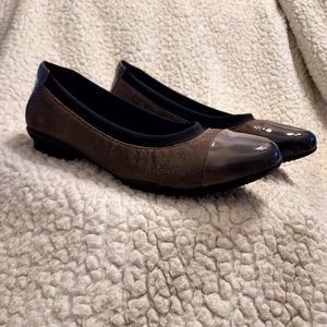 Clark's Women's Neenah GardenBallet Flats Grey Metallic sz 7 Preppy Minimalist